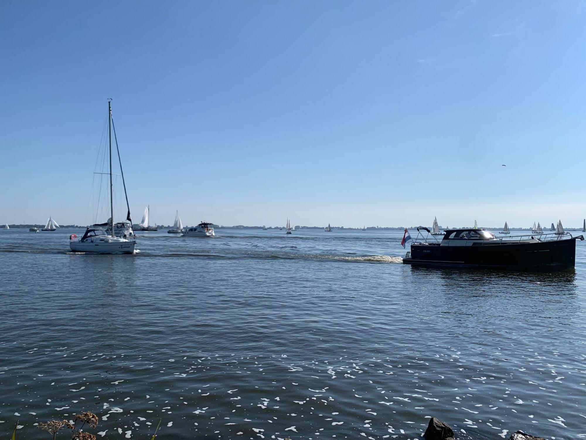 'T Paviljoenhus Bij Sneekermeer Offingawier Luaran gambar