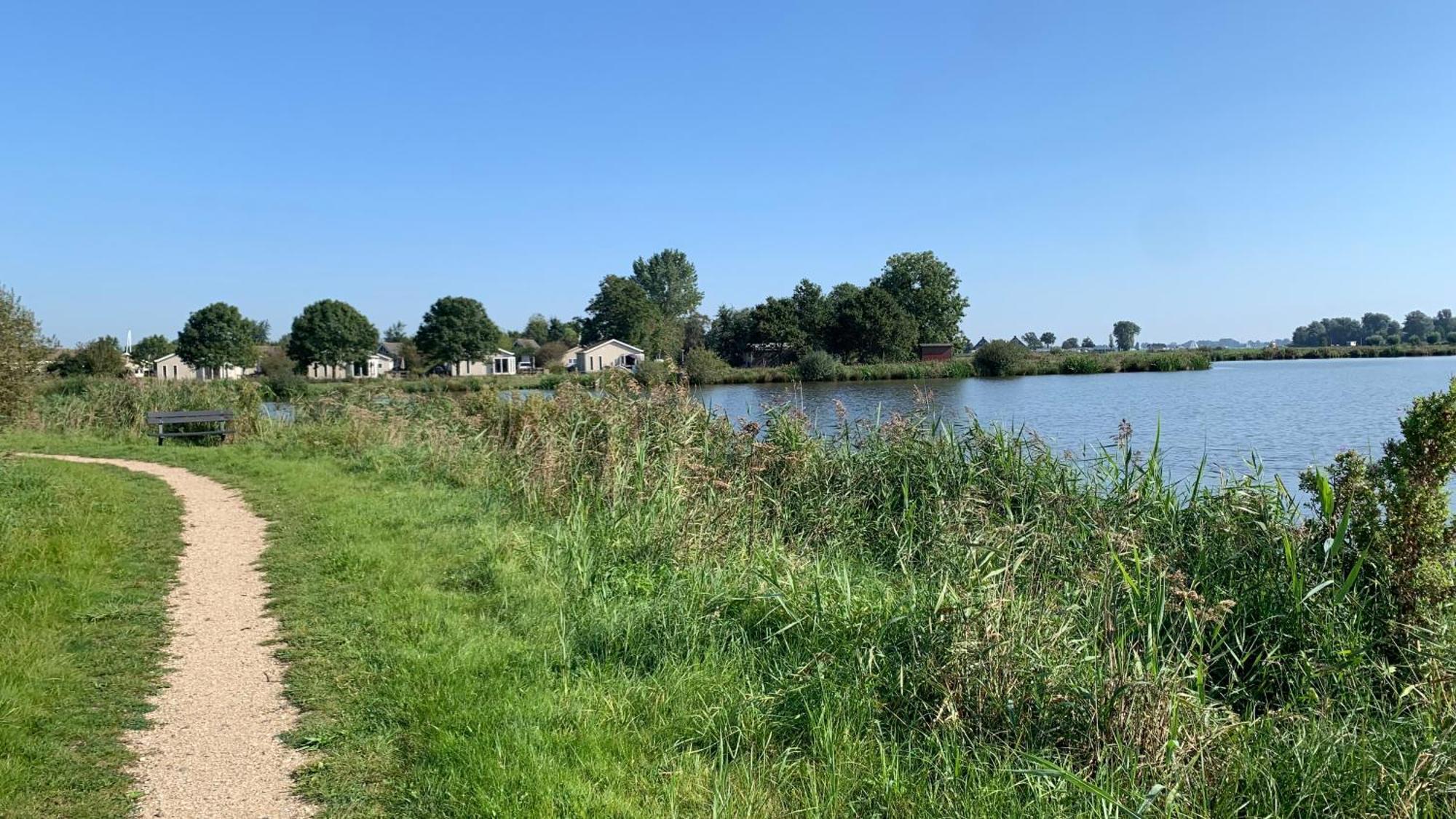 'T Paviljoenhus Bij Sneekermeer Offingawier Luaran gambar