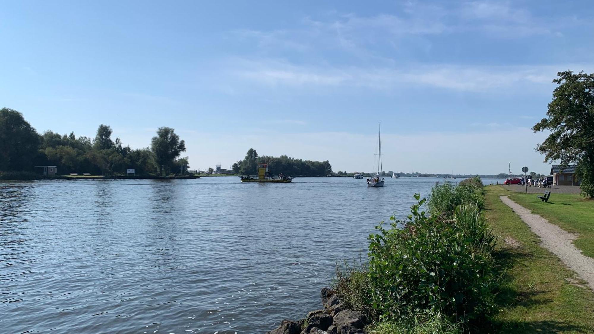 'T Paviljoenhus Bij Sneekermeer Offingawier Luaran gambar
